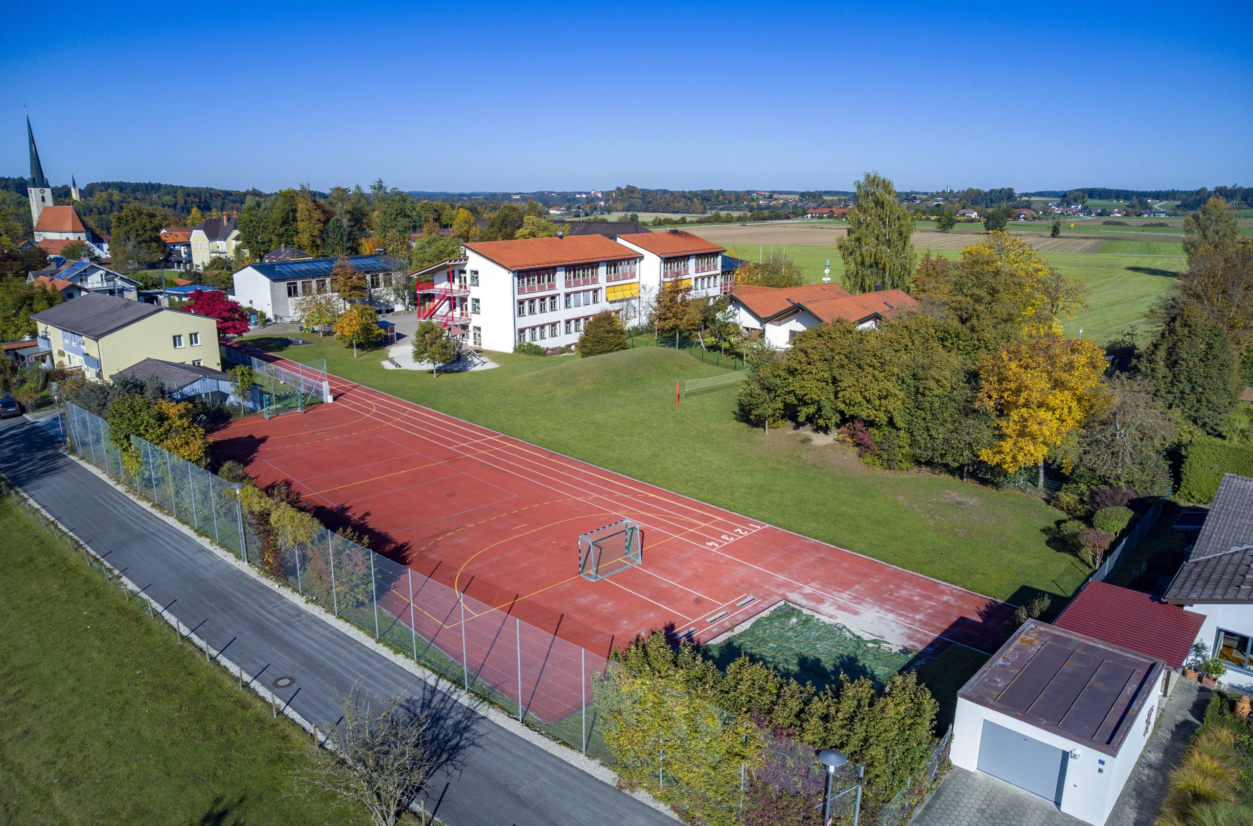 Luftaufnahme der Sonnenschule/ Grundschule Sankt Georgen